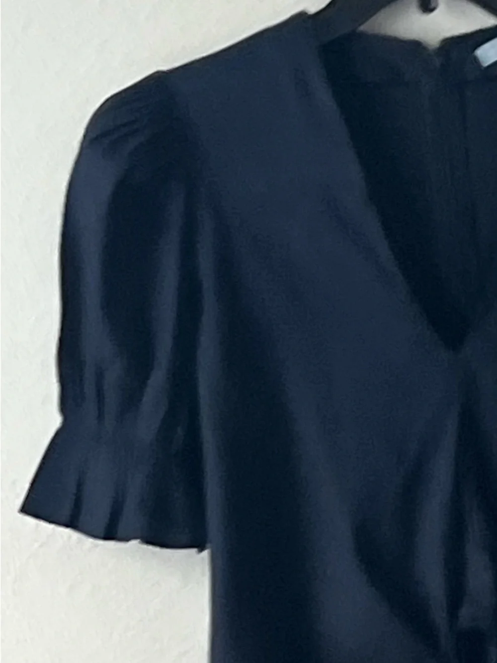ANTONIO MELANI Super Cute Navy V-Neck Tie-Front Blouse, Size M - Picture 6 of 12